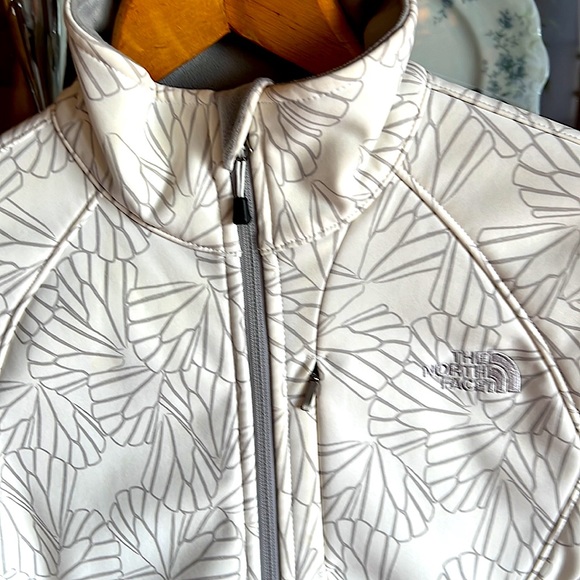 The North Face Womenswear Jacket🔥2X Host Pick💥 - Picture 3 of 16